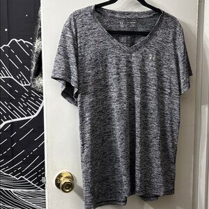 Under Armour Women's 2X V-Neck Top